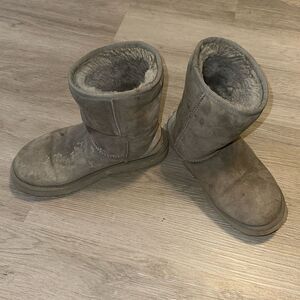 Pre- loved UGG boots size 7 Grey